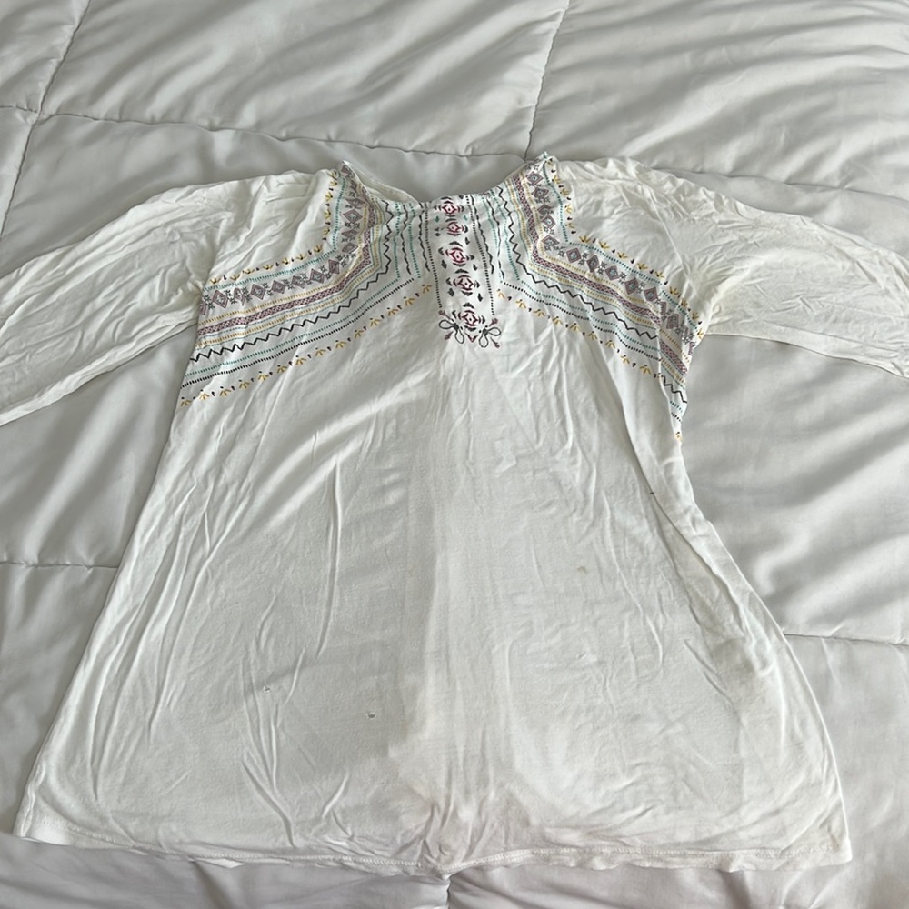 Taco Medium white half sleeve shirt. A little stain and two little rips.